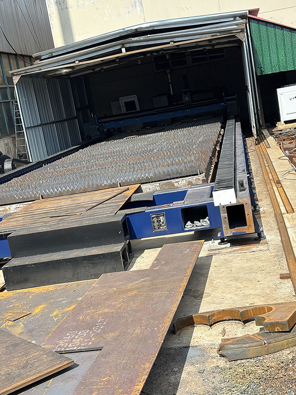 3萬(wàn)瓦激光切割機(jī)